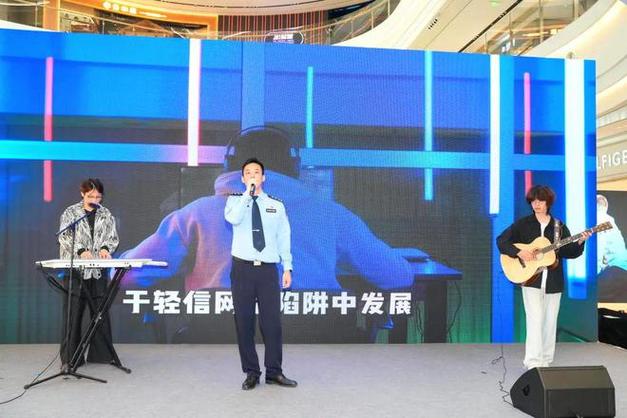 2025新澳门天天开奖免费和女警和儿子家中被害与女民警找儿子